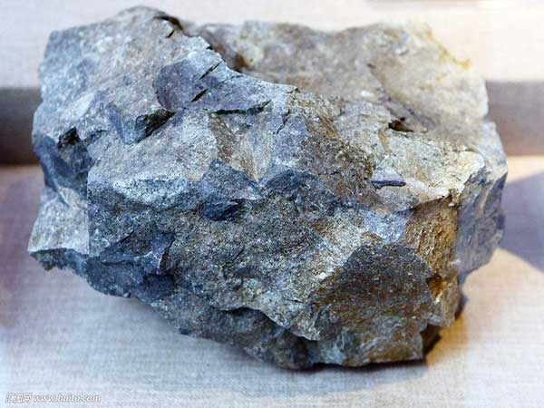 成品沙子直徑在5mm以下，時產(chǎn)50噸的安山巖制砂機(jī)價格、廠家了解一下