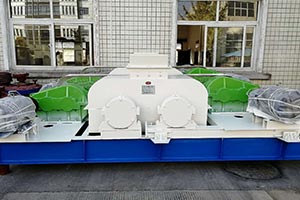 處理水泥塊的對輥機入料口多大尺寸？可選型號有哪些？
