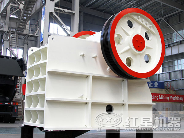 立足市場需求，紅星機器推出時產(chǎn)20噸新型顎式破碎機