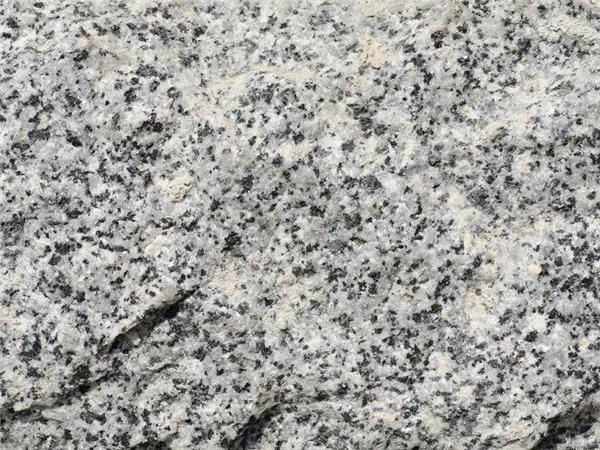 時產(chǎn)200—300噸的花崗巖圓錐破碎機(jī)價格是多少？