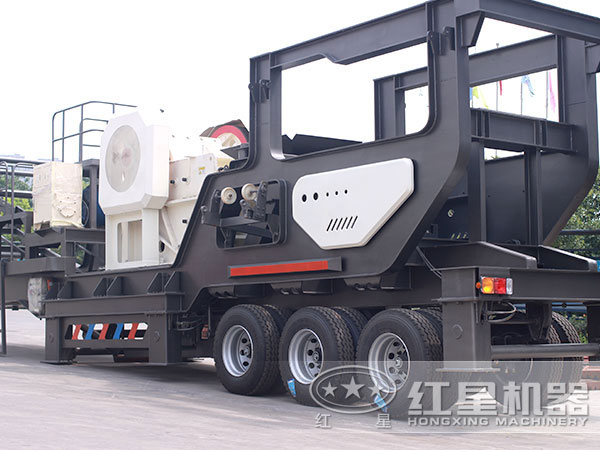 大型移動履帶式碎石機生產(chǎn)現(xiàn)場視頻展示，哪里價格低？