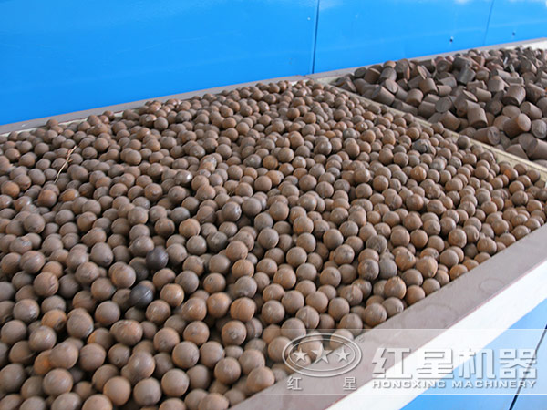 溢流型球磨機的研磨介質(zhì)