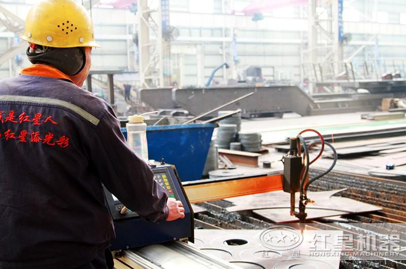 紅星為用戶提供大量制砂碎石機(jī)器