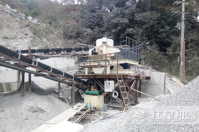 沖擊式破碎機作業(yè)現(xiàn)場