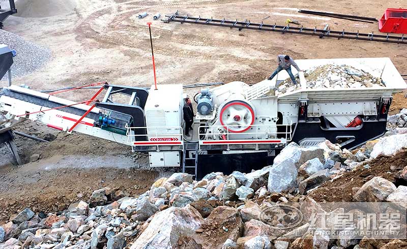 移動顎式粉碎機作業(yè)現(xiàn)場