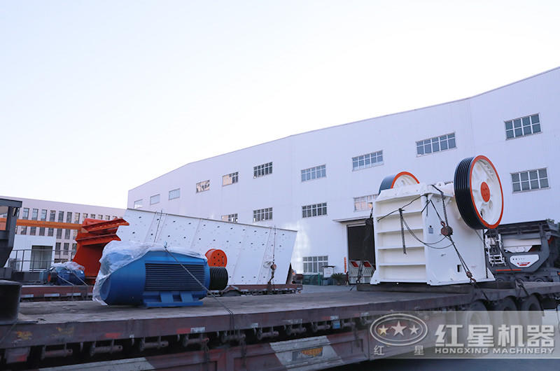 鵝卵石破碎機發(fā)貨現(xiàn)場