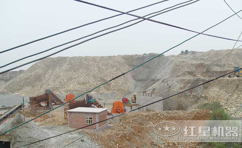 砂石粉碎現(xiàn)場(chǎng)