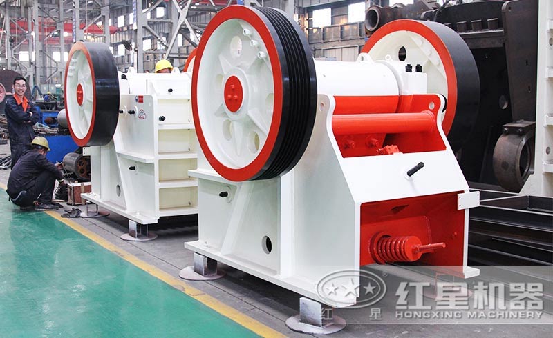 顎式破碎機(jī)進(jìn)行初級(jí)破碎