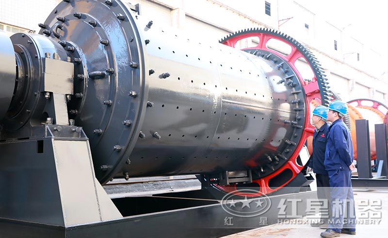 紅星技術(shù)人員調(diào)試球磨機