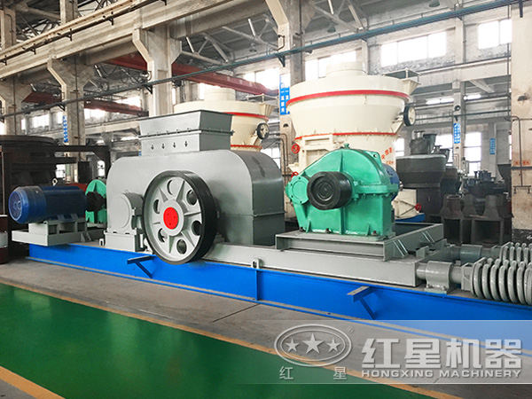 紅星新型篩分破碎機(jī)生產(chǎn)車(chē)間