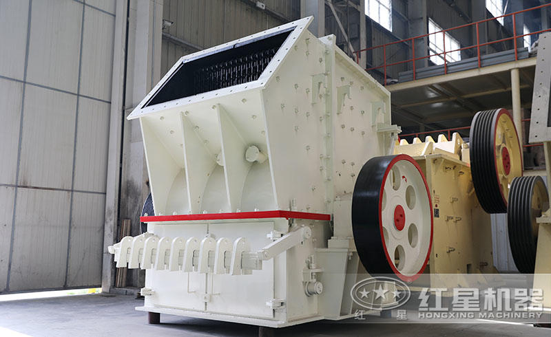 反擊式破碎機(jī)可以對(duì)玻璃進(jìn)行中細(xì)碎加工