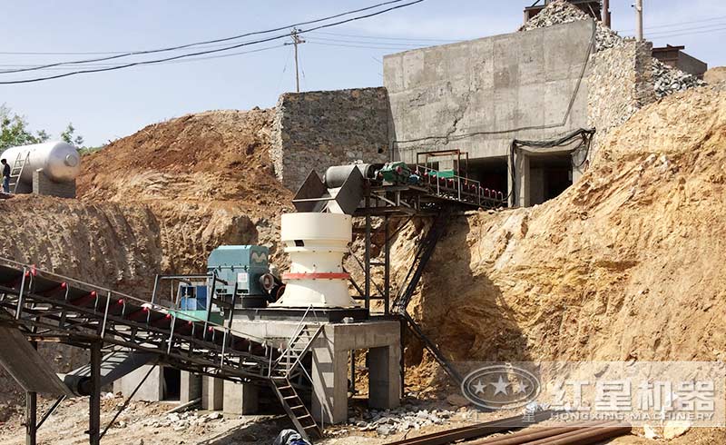 2400圓錐破碎機(jī)作業(yè)現(xiàn)場