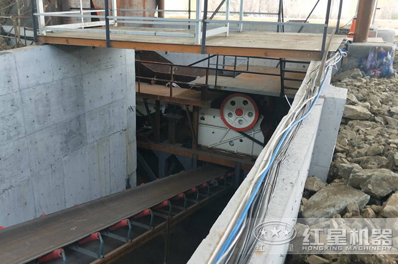 青石破碎加工案例現(xiàn)場